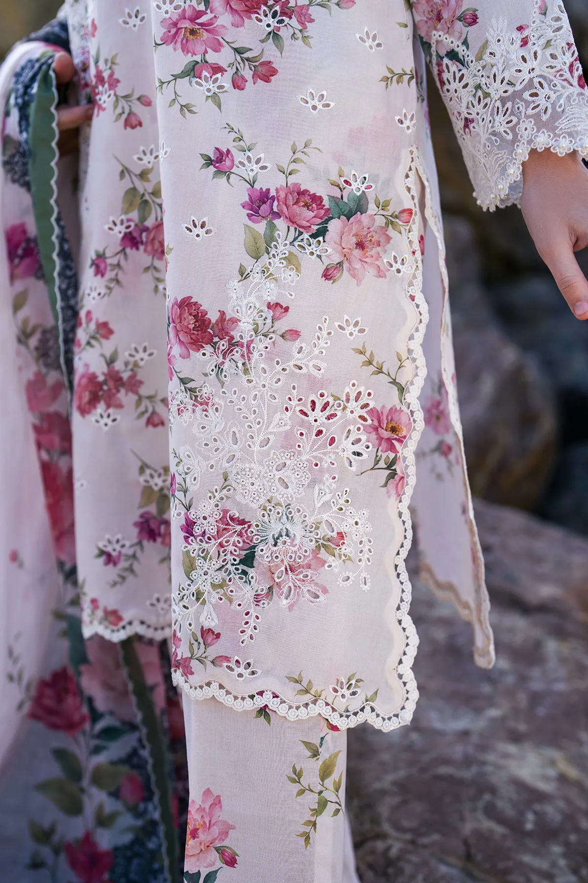 EMBROIDERED PRINTED LAWN UF-4107