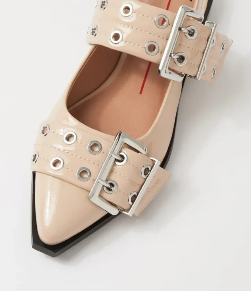 LARRA BUCKLE FLAT