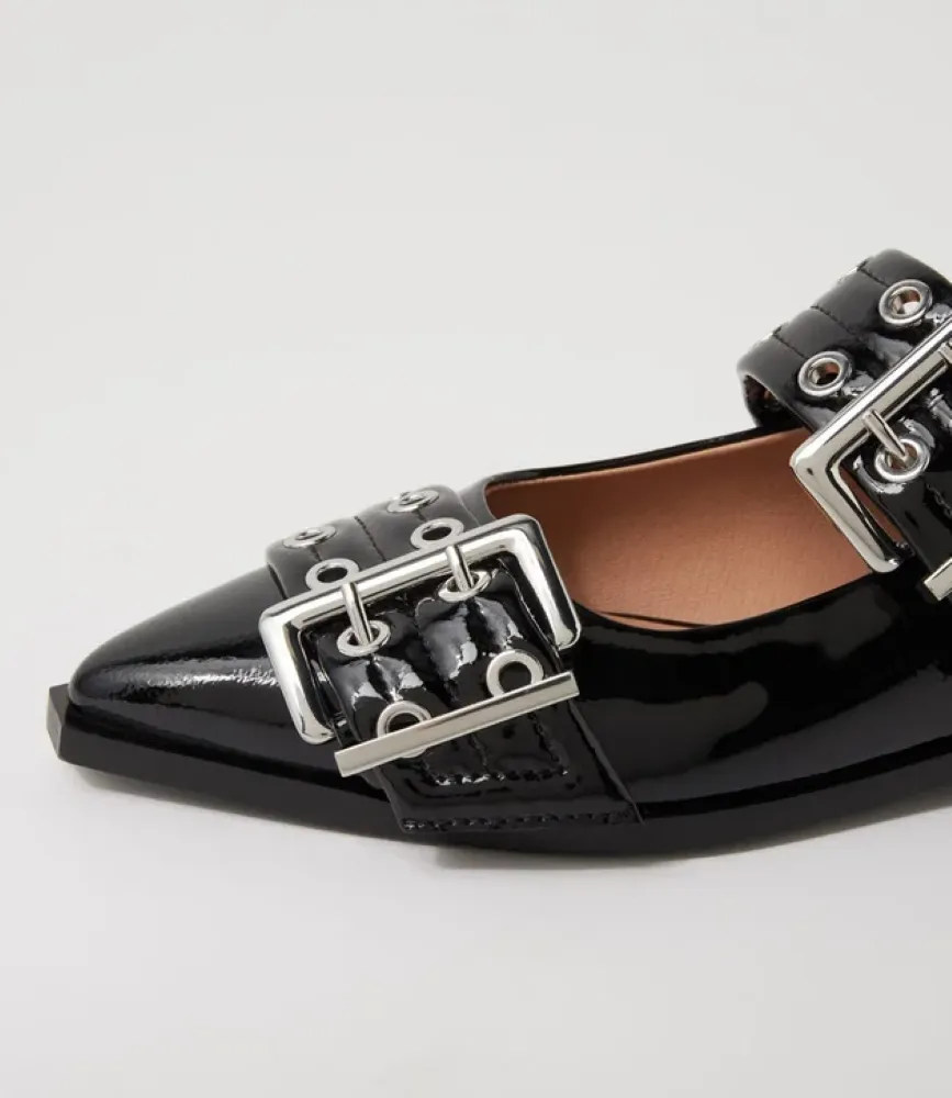 LARRA BUCKLE FLAT