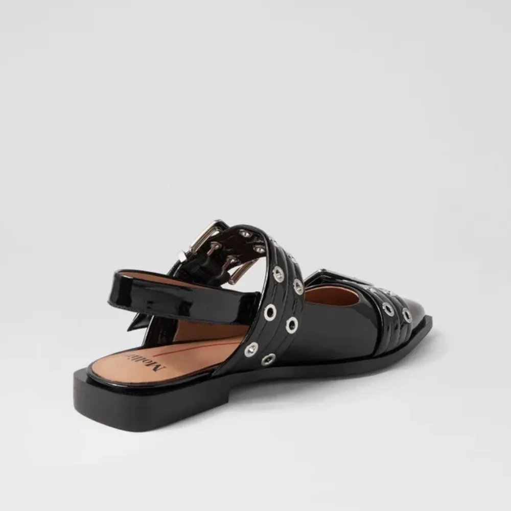 LARRA BUCKLE FLAT