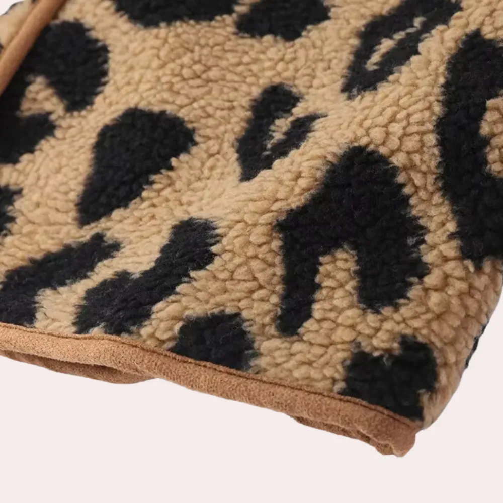Seraphima - Sofistikeret leopardmønstret frakke til kvinder