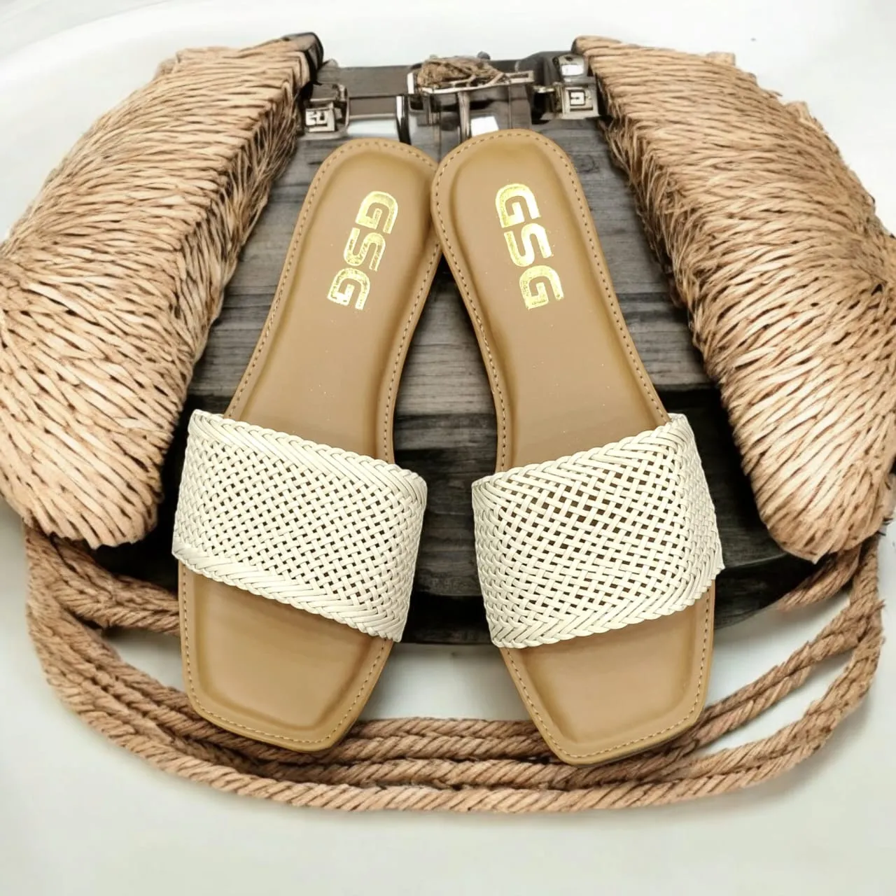 Women Stylishr Brown  Embellished Flat Sandals White